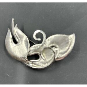 Vintage Silvertone Brooch Pin Leaves